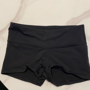 Lulu lemon wunder under black shorts (spandex/biker short)